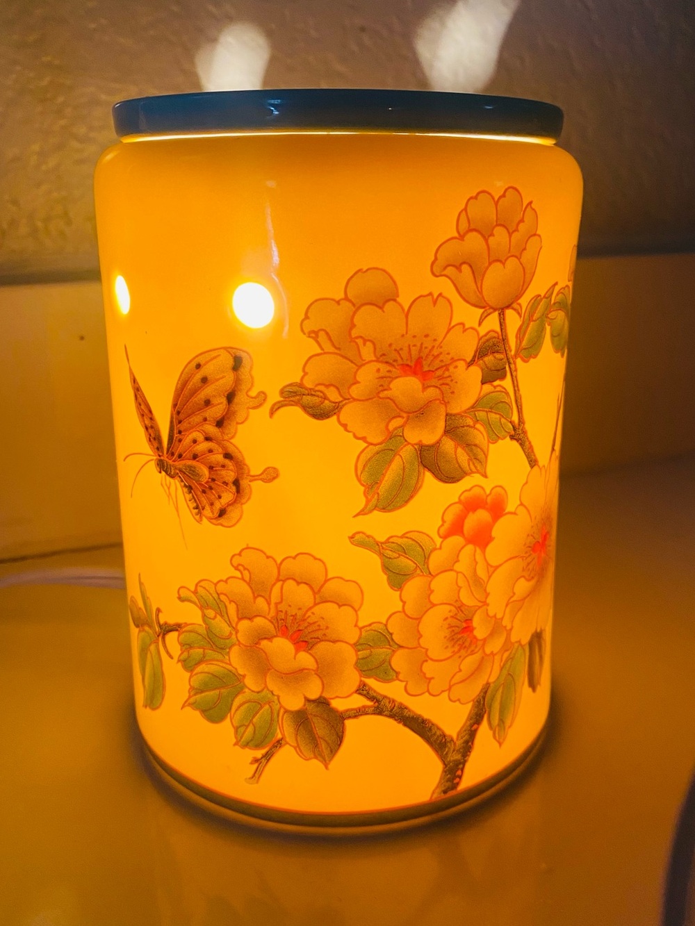 Scentsy Madame Butterfly Yellow Wax Warmer